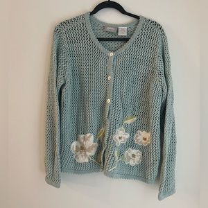 Button-up Vintage Crochet Sweater Cardigan with Beautiful Cream Flower and Leafs